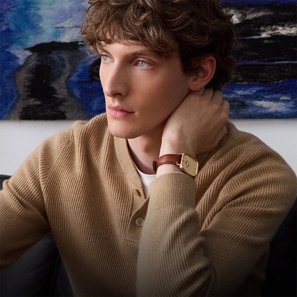 Man in a knit jumper with a watch on a leather strap